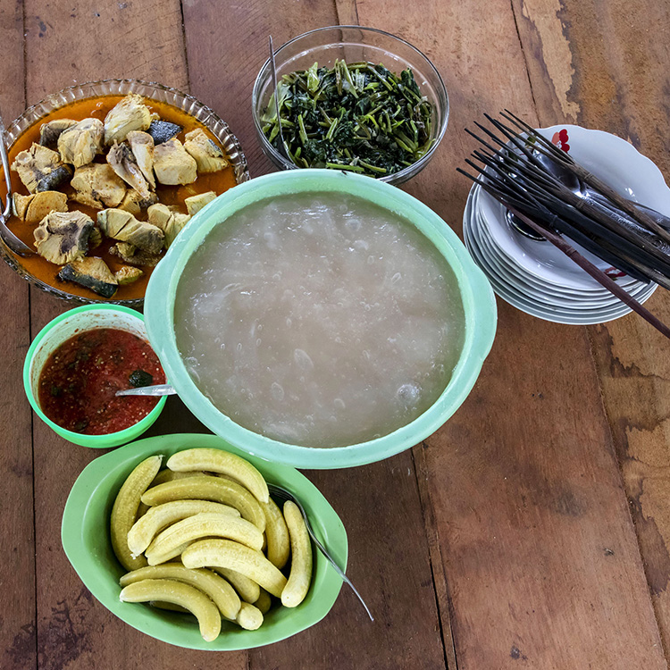 Preparation of sago porridge