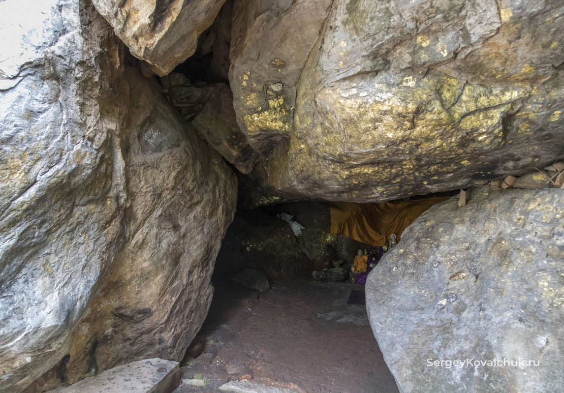 Пещера, где по преданию, Будда медитировал в сезон дождей