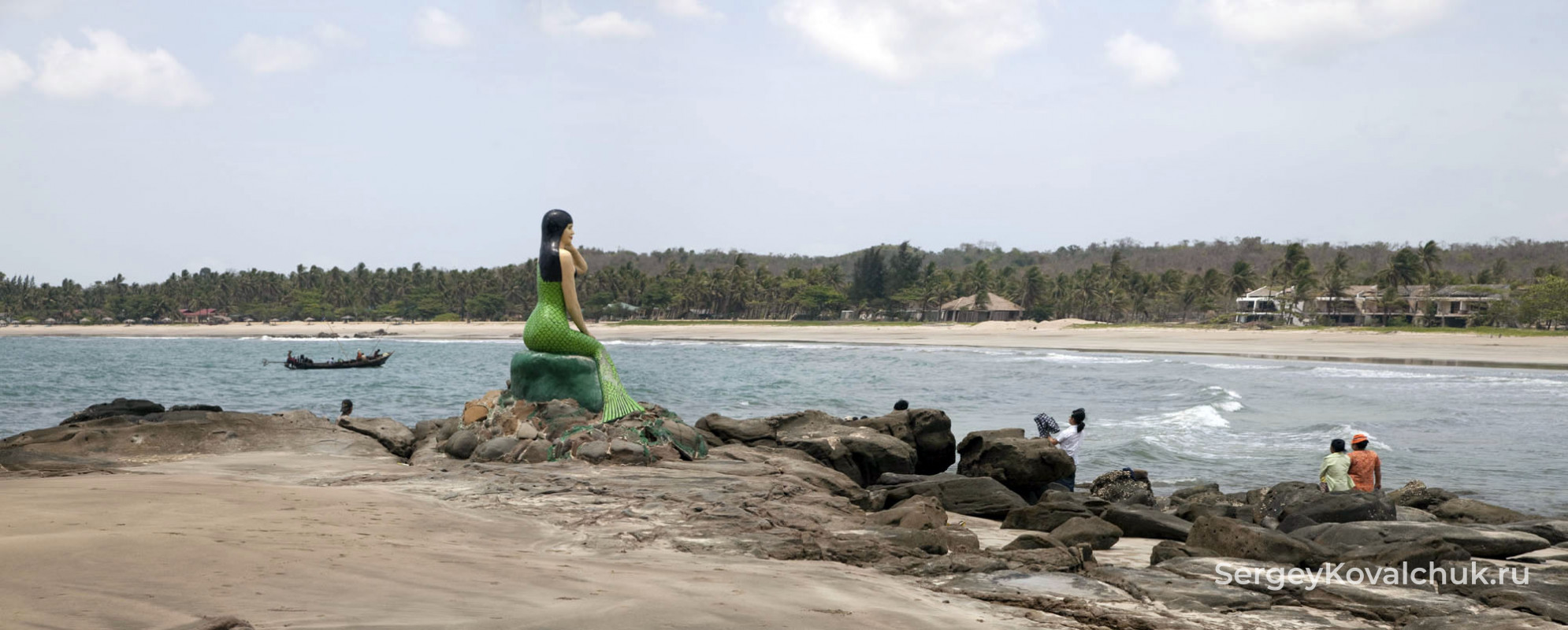 Статуя русалки на пляже Нгве-Саун-Бич