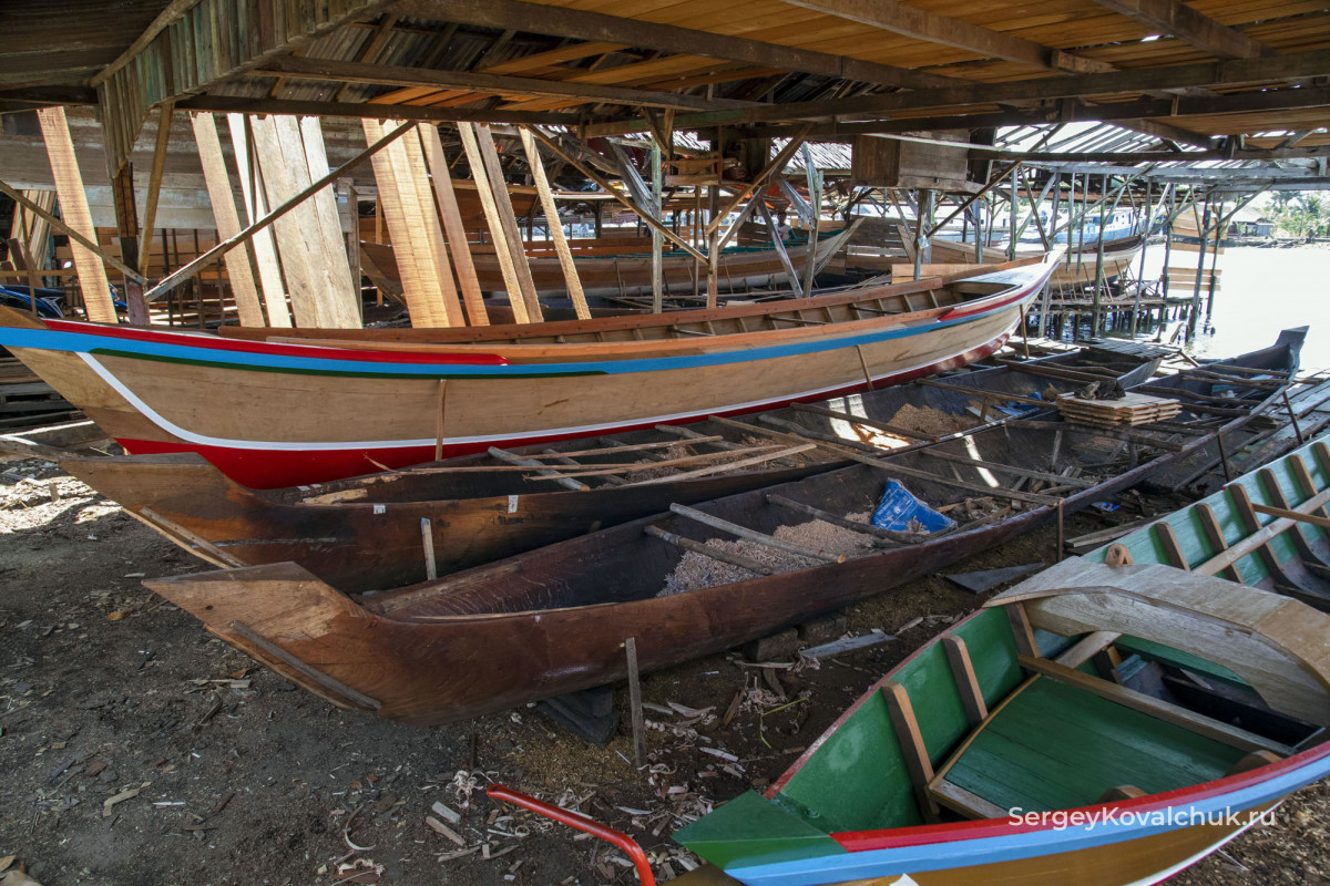 Изготовления деревянных лодок и судов, Банджармасин, Юж. Калимантан, Индонезия