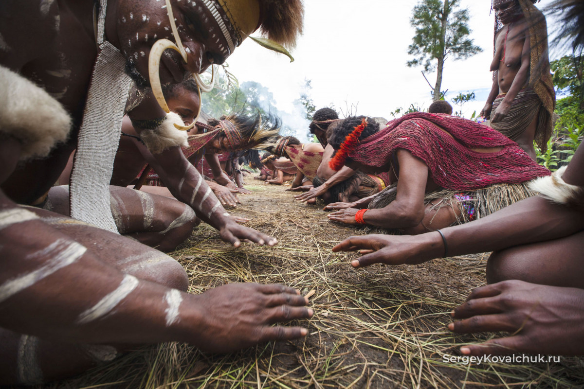 Ритуальные танцы в деревнях народа дани в долине Балием