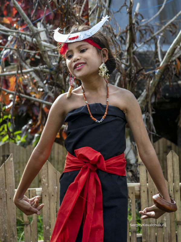 Танцы катага и волека, Западная Сумба, Индонезия