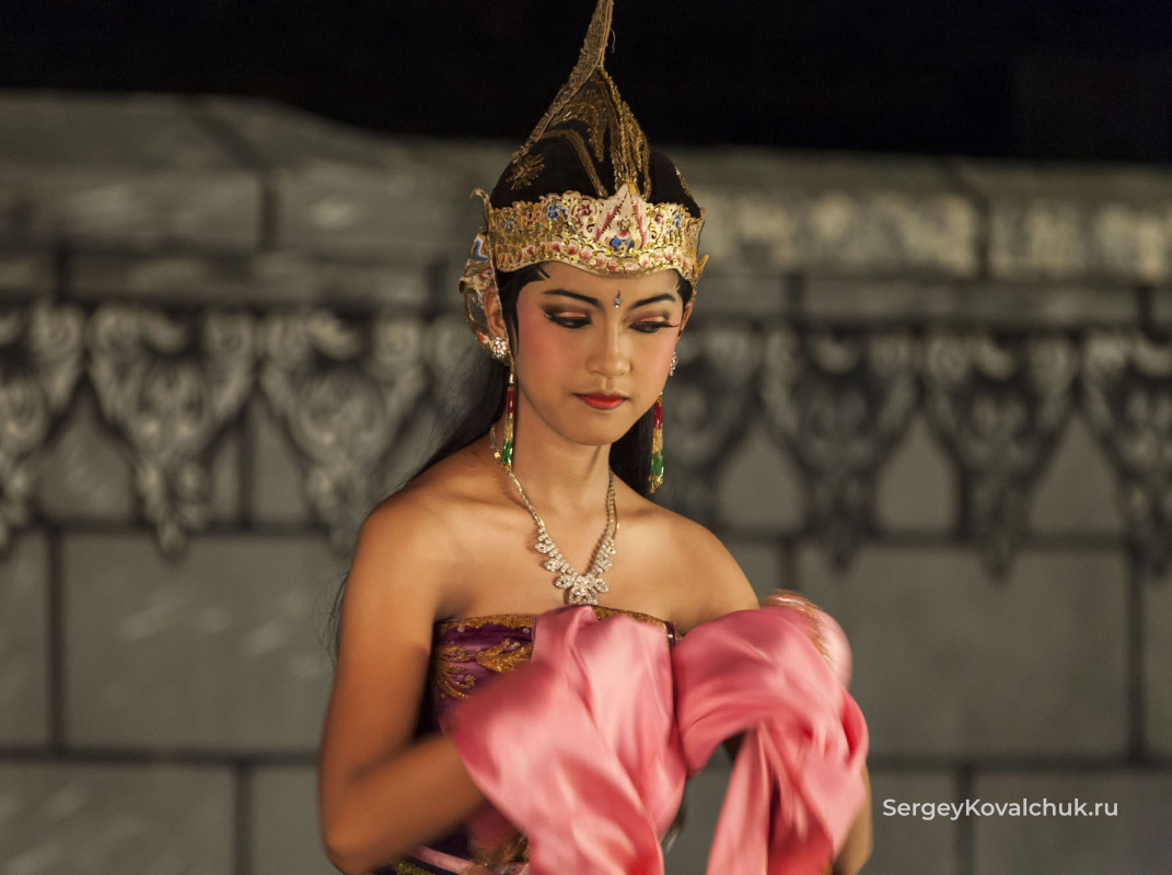 Танцевально-драматическое представление «Рамаяна», остров Бали, Индонезия