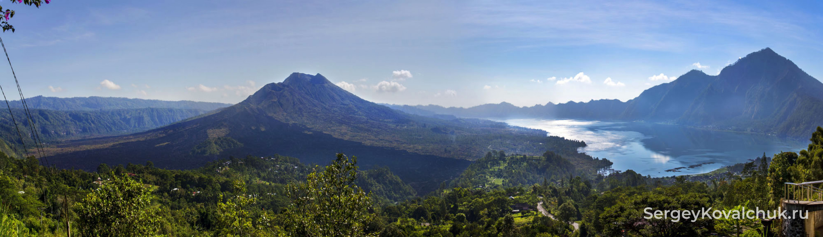 Вид на вулкан Батур и озеро