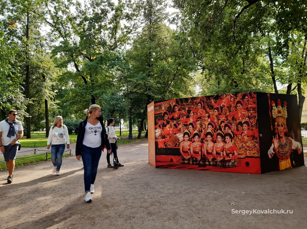 Выставка «Индонезия. Территория вековых традиций» в Александровском саду  Санкт-Петербурга