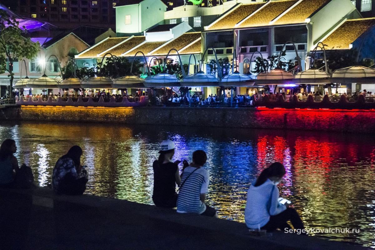 Набережная Кларк реки Сингапур — популярное место вечернего времяпровождения