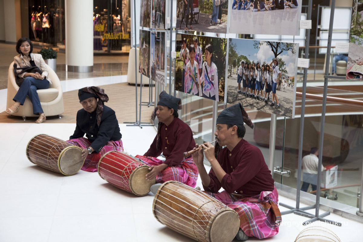 Фотовыставка в рамках «Дней культуры Индонезии» в ТРК «Vegas»