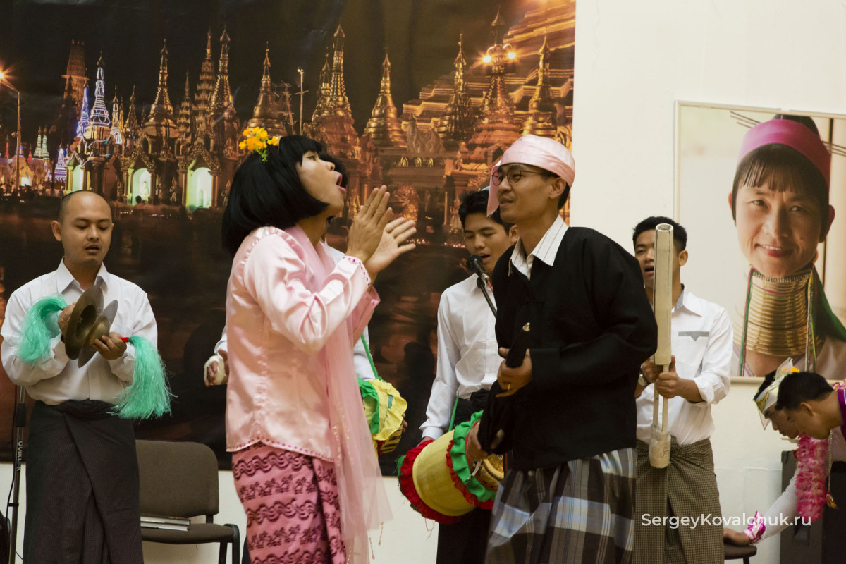 16 августа 2013 г. открылась выставка «Мьянма: все золото Бирмы» в Санкт Петербурге