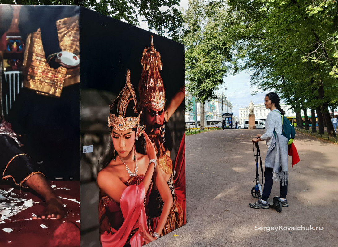 Выставка «Индонезия. Территория вековых традиций» в Александровском саду  Санкт-Петербурга