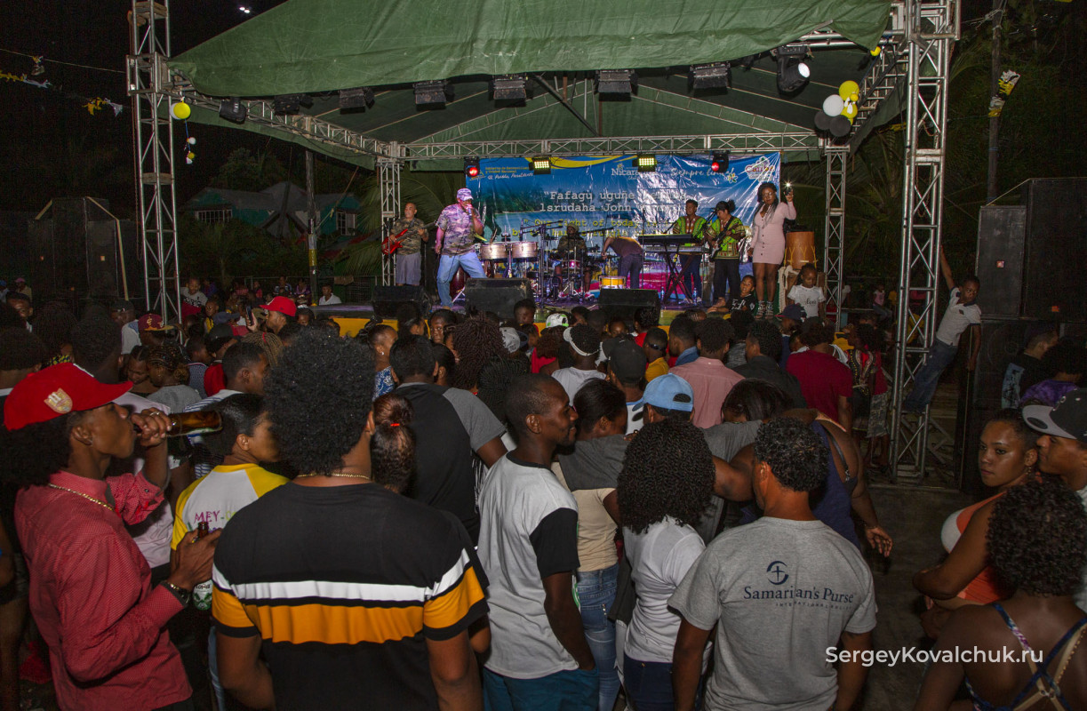 Фестиваль гарифуна в поселке Ориноко. Жемчужная лагуна. Никарагуа