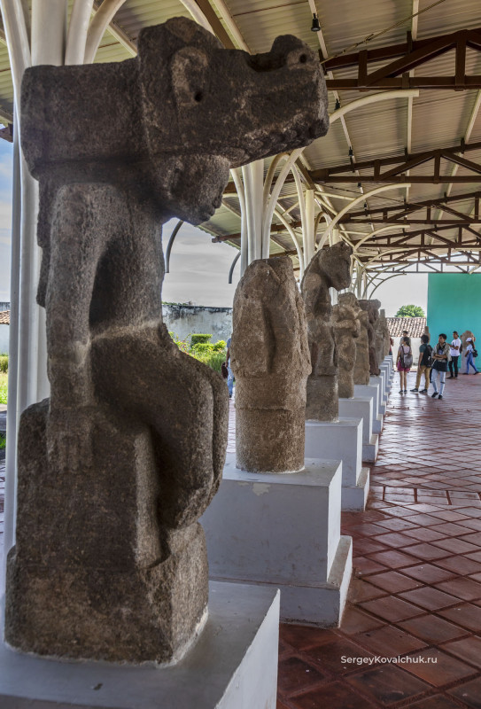 Статуи, созданные аборигенами острова Сапатера