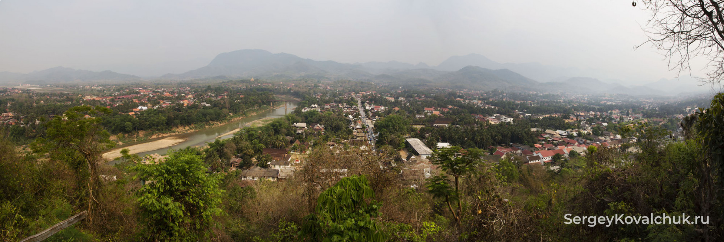 Вид на Луангпхабанга с холма Пхуси