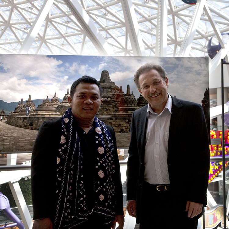 Открытие "Дней культуры Индонезии" и фотовыставки "Удивительная Индонезия" в ТРК "Vegas"