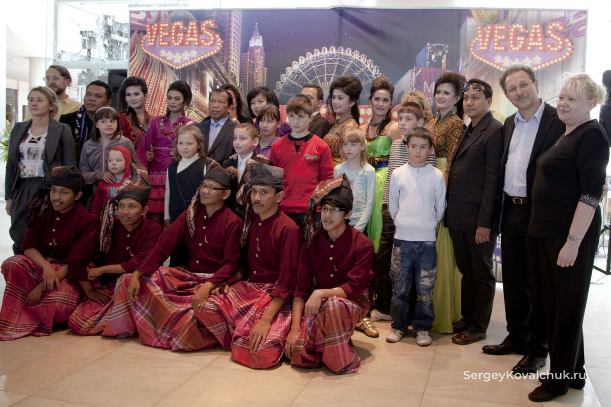 Фотовыставка в рамках «Дней культуры Индонезии» в ТРК «Vegas»
