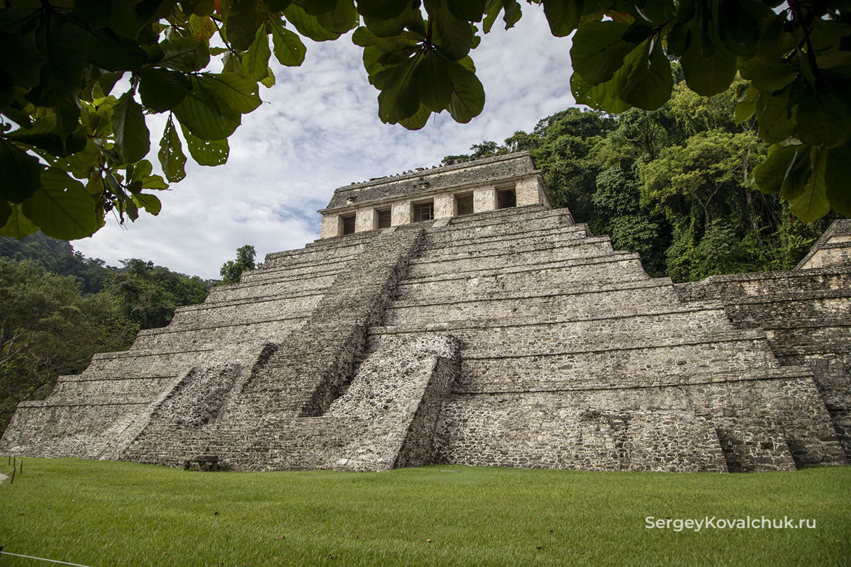 Руины древнего города майя