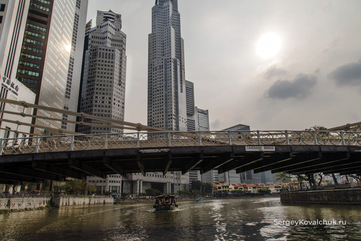 Мост Кавена — самый старый из сохранившихся и первый стальной подвесной мост в Сингапуре