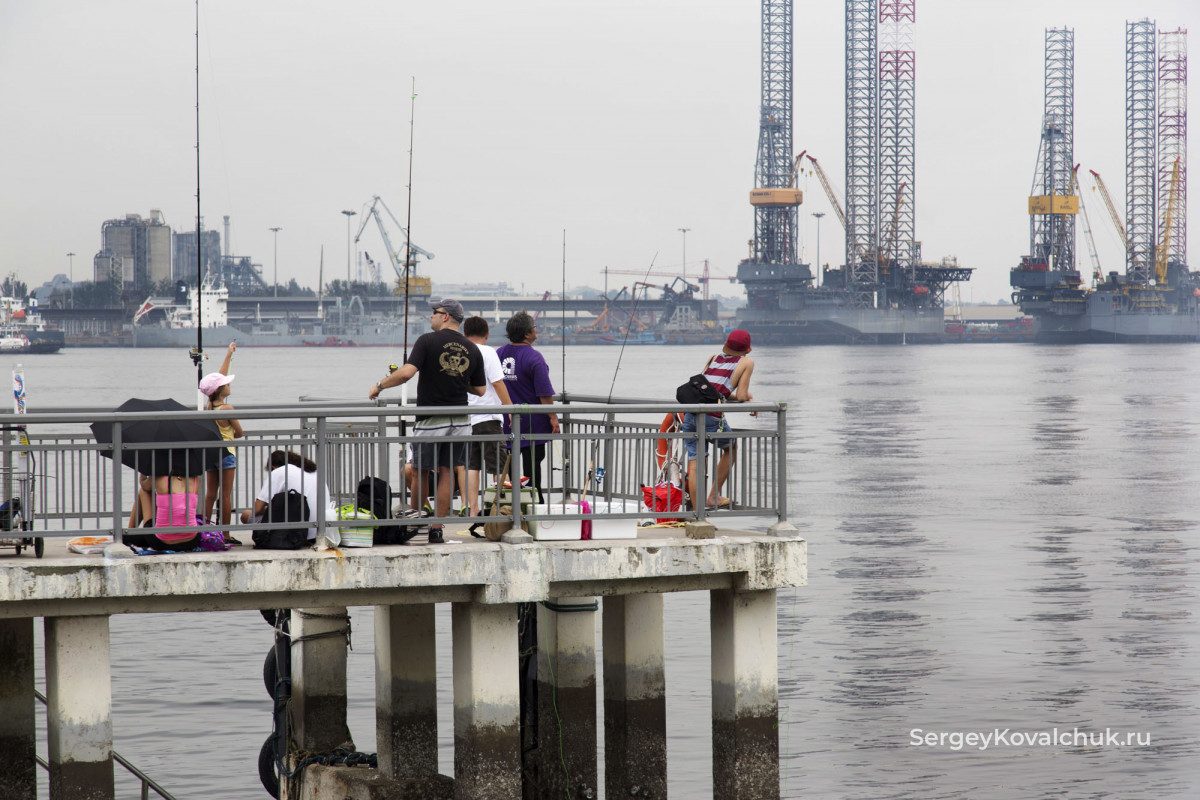 Пролив Джохор разделяет Сингапур и Малайзию