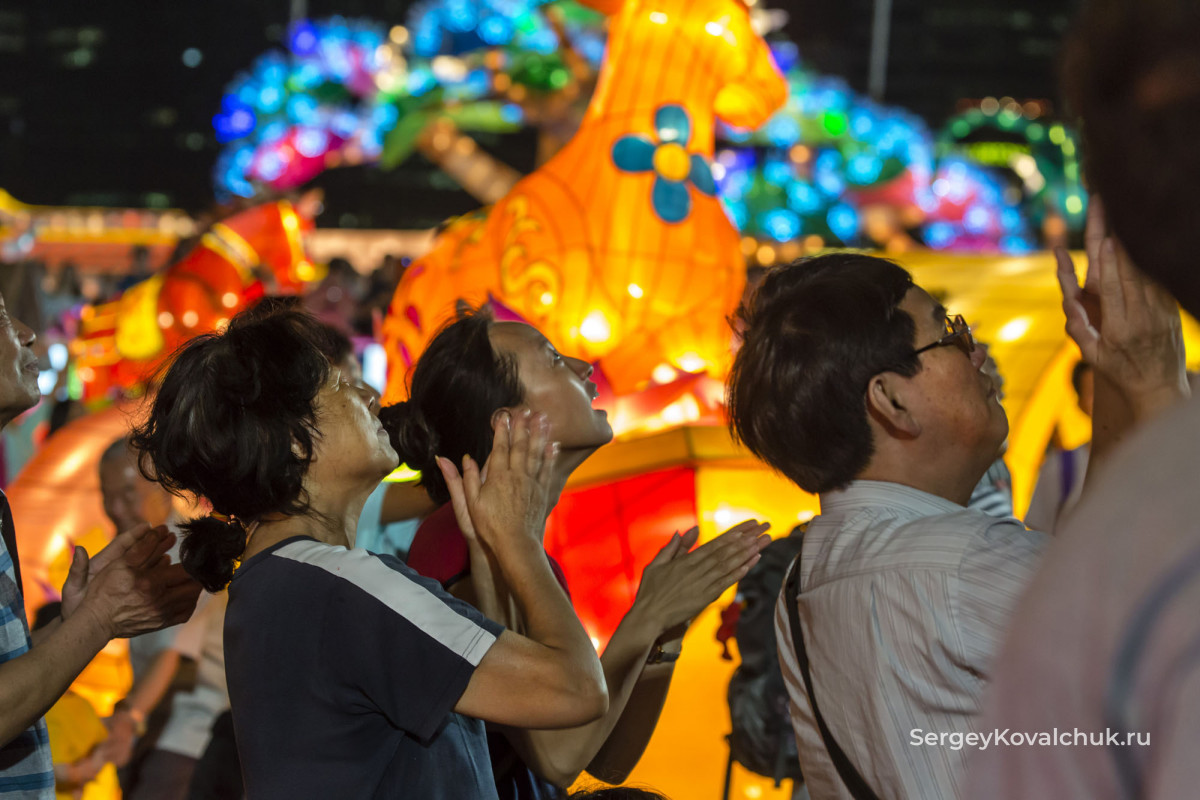 Празднование китайского Нового года на улицах Сингапура