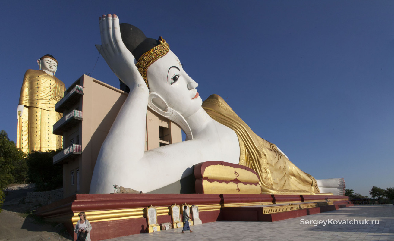 Лежащий 90-метровый Будда на холме Покхаун