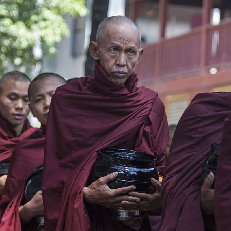 Традиции из жизни буддийских монахов