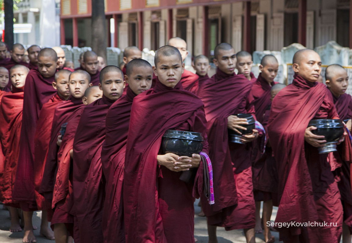Мьянма. Монастырь Махагандайон