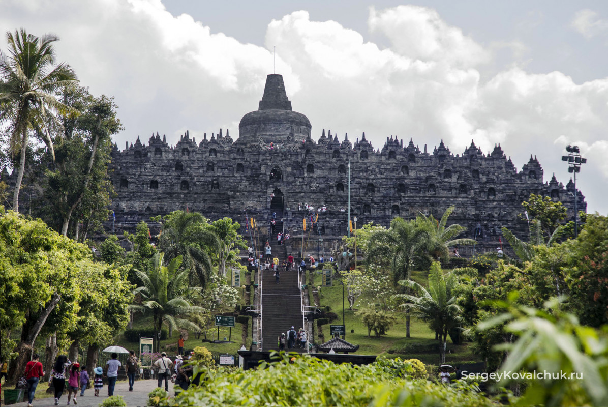 Храмовый комплекс Боробудур – самое известное буддийское сооружение Индонезии