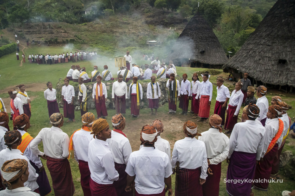 Ритуальные церемонии пенти Деревня Вае-Ребо, о.Флорес, Индонезия